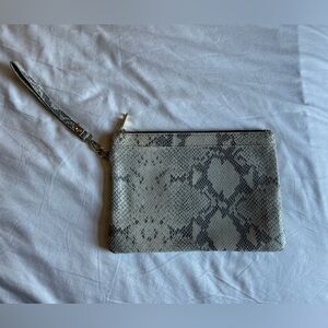 Laura Di Maggio Gray Combo Snake Print Leather Wristlet Clutch GUC 11’x8’